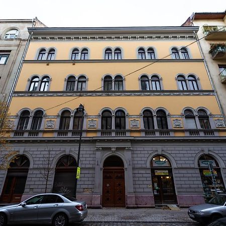 Palace Quarter Suite Budapeste Exterior foto