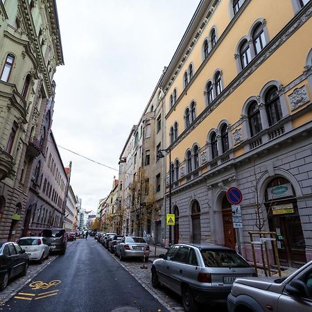 Palace Quarter Suite Budapeste Exterior foto