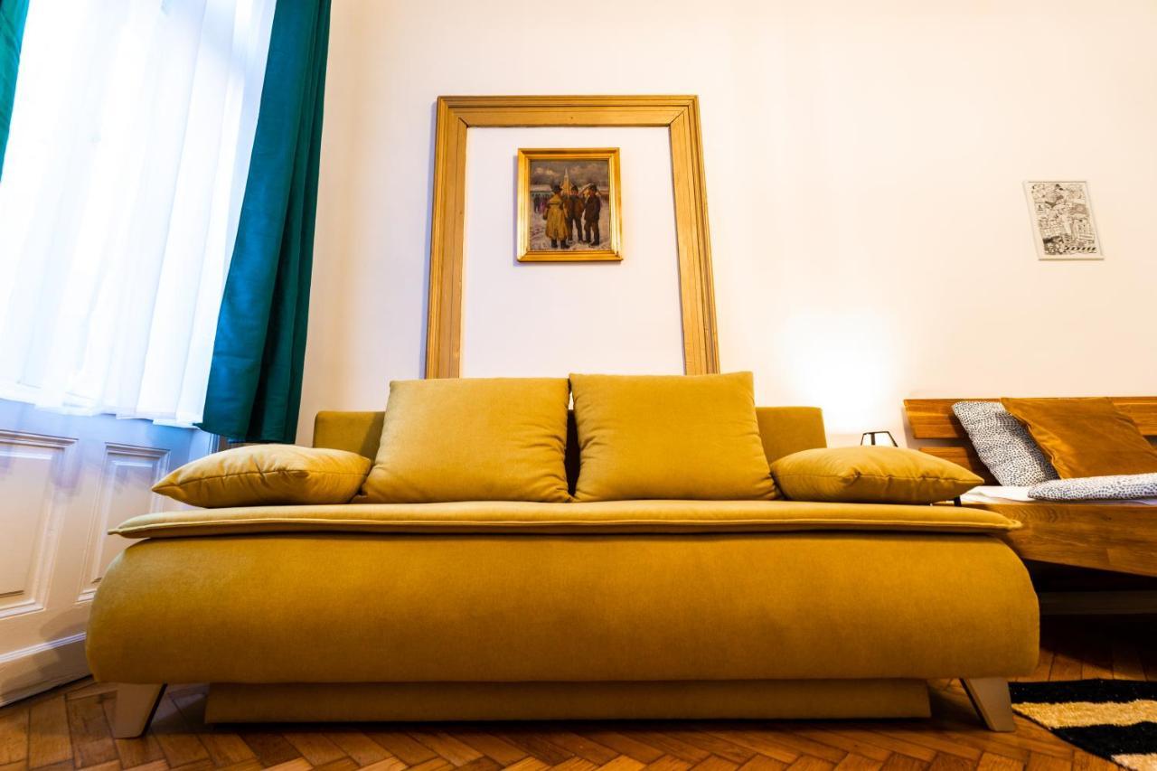 Palace Quarter Suite Budapeste Exterior foto